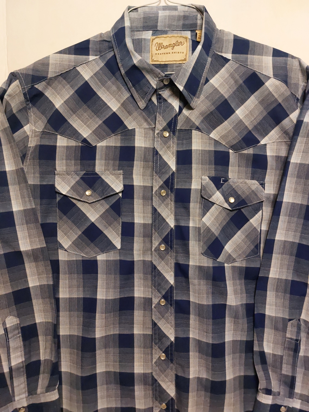 Wrangler Men’s Navy and White Plaid Button-Down Western Shirt